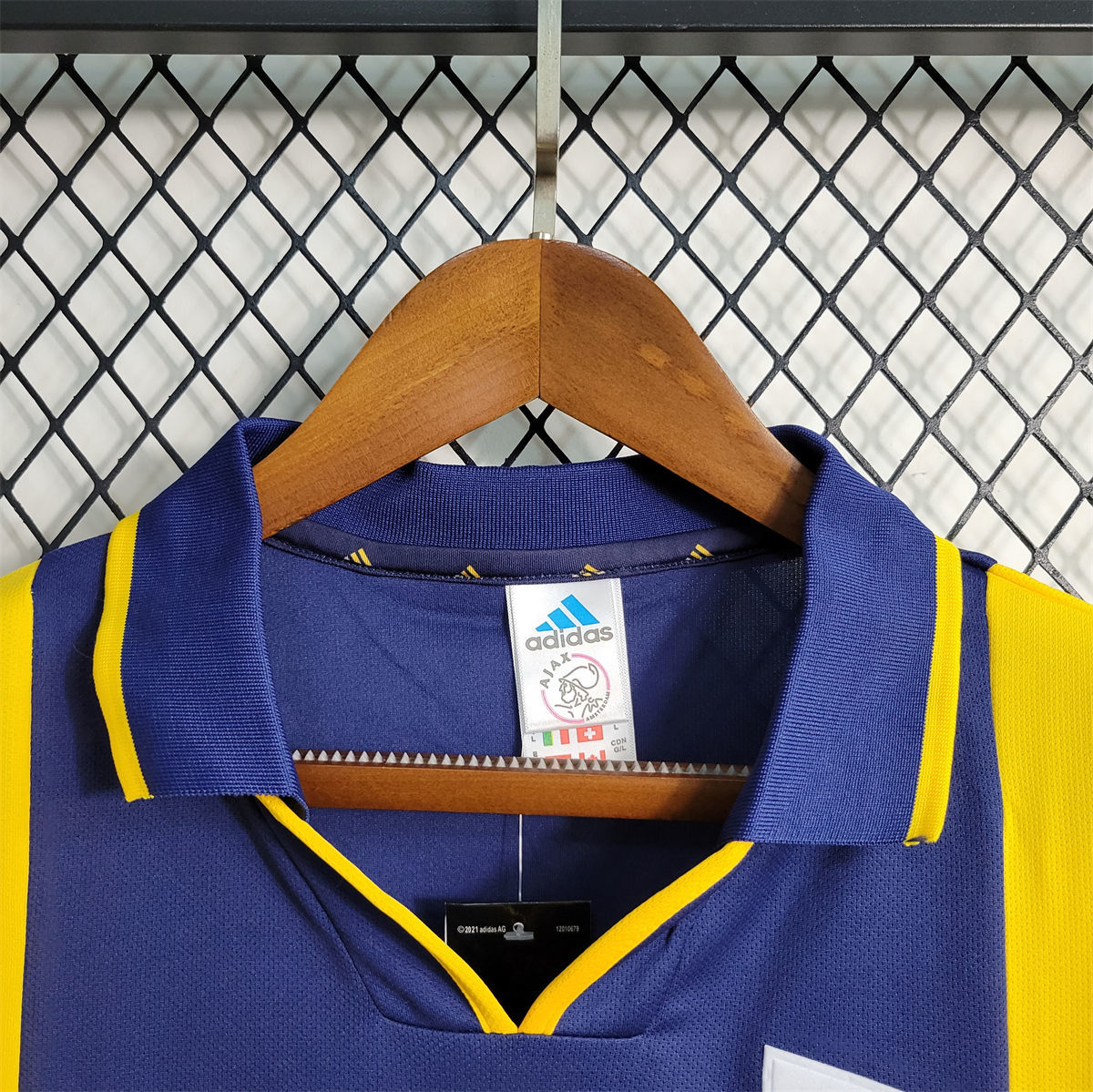 Ajax 2000-01 Away Retro Jersey